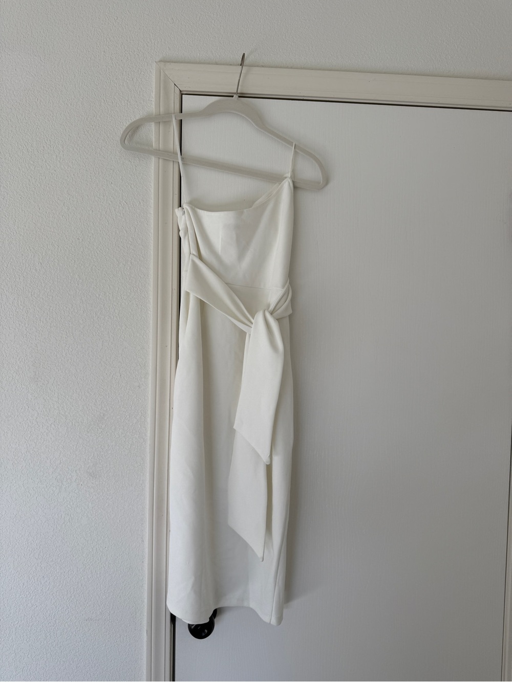Elegant White Spaghetti Strap Midi Dress with Waist Tie